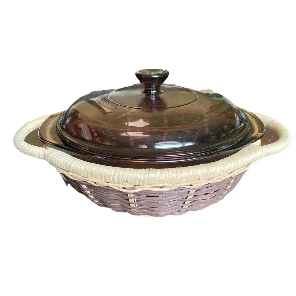 Pyrex 1.5 L Purple Lidded Casserole Bake Dish Wicker Basket Cozy - Picture 1 of 9